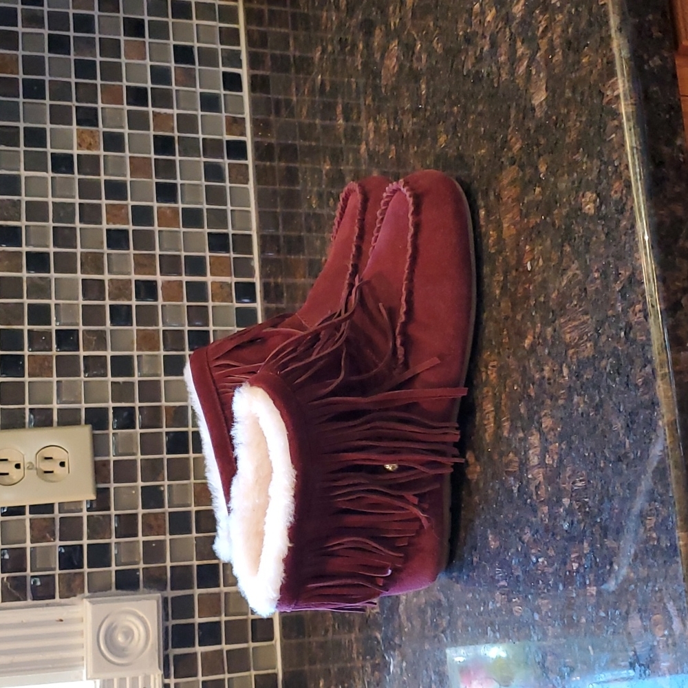 EMU boots